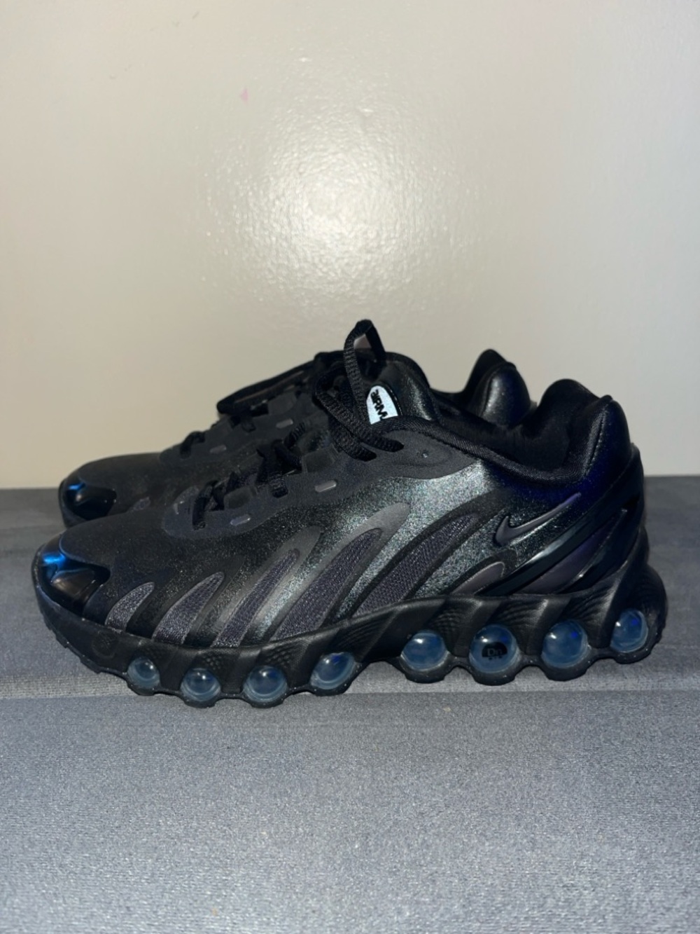 Nike Air Max DN Triple Black Sneakers Women’s Size 7